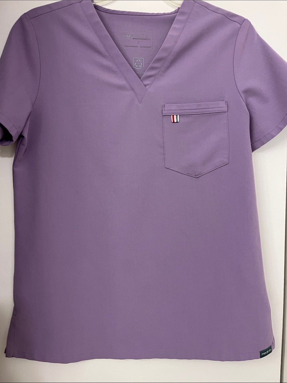Women’s V-Neck Scrub Top in Lavender